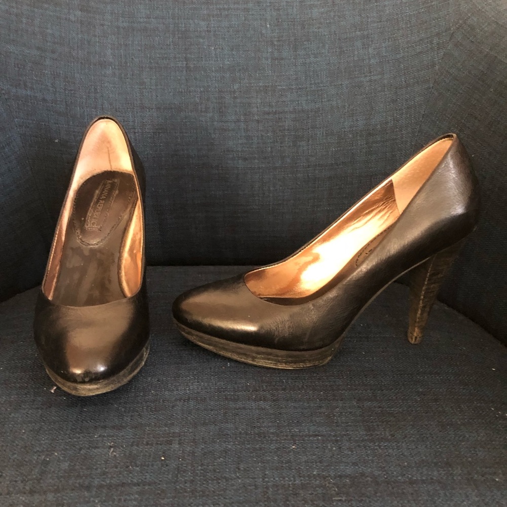 Banana republic leather pumps in black
